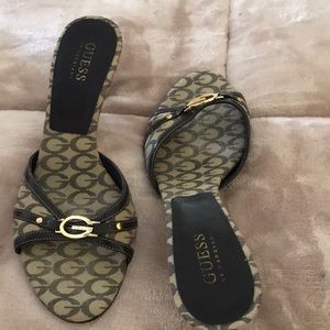 GUESS  SHOES .  SIZE 71/2 Medium. BROWN